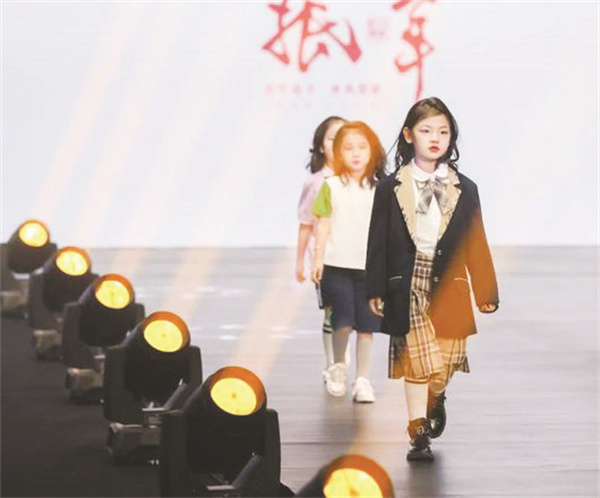 4-1 图1抵羊校服.jpg