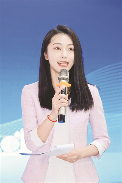 张宛诗主持.jpg