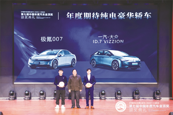 5-8 图8为获奖代表.jpg