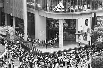 3-1 图1阿迪达斯改革走向深.jpg