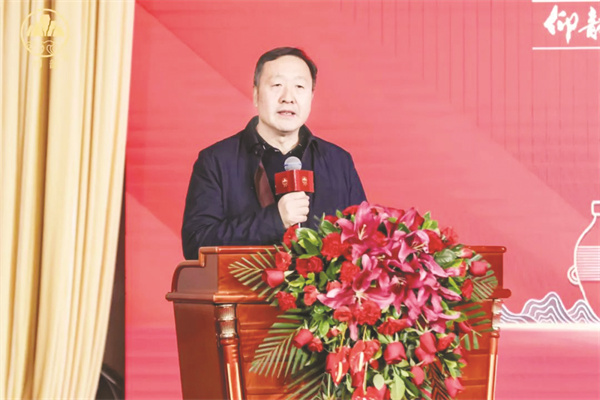 1703501998674345.jpg 4-7 2 4为河南省豫酒振兴领导.jpg