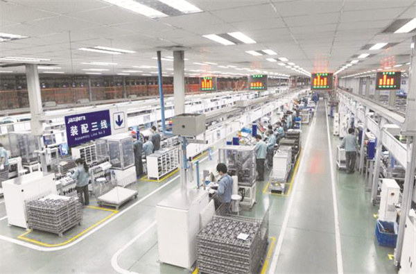 1704460027800502.jpg 1-2 图2四川长虹生产车间.jpg