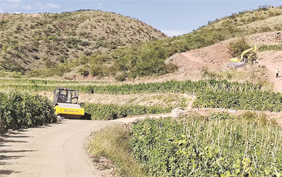 1704521448801805.jpg 4-3 5(630)修建一新的乡村公路.jpg