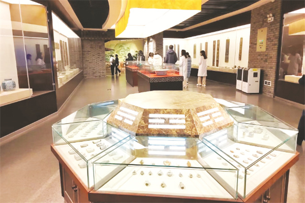 1704885584452666.jpg 8-3 1 走进国家中医药综.jpg