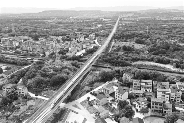 1704886240236626.jpg 7-2 3 我国首条民营控股高铁.jpg