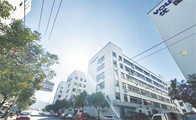 1704973343909160.jpg 1-2 1 2 苏吕村内的工业园区一景。.jpg