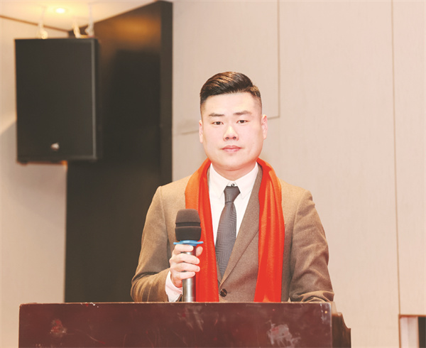 5-3 1 3 图3为：郑州市濮阳商会会长邢鸿飞.jpg