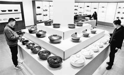 6-1 图2峰峰小砂锅凭啥年销157万件.jpg