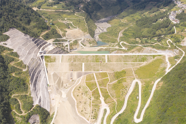 8-4 凤升水库枢纽大坝航拍图.jpg