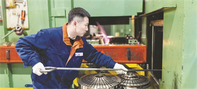 8-2 2、曲春汝：匠心不改始初心.jpg