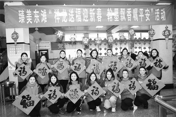 2-3 5，东滩煤矿：写春联送.jpg