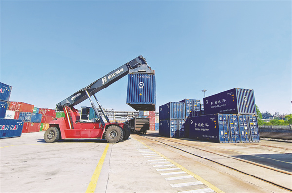 5-3 8（必发图片新闻）巨化物.jpg