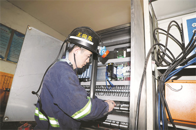 4-3 1 3 王向东：已经习惯了.jpg