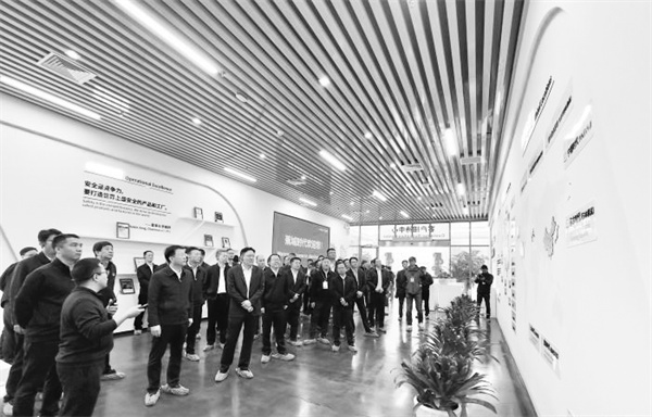 6-1 1 参会人员实地考察宁德.jpg