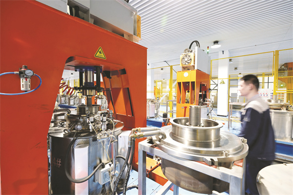 4-4 4 1，2月20日，在中建材光.jpg