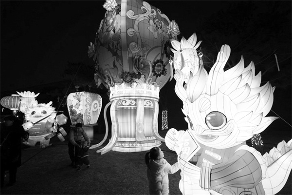 3-1 1,游人在山西太原古县.jpg