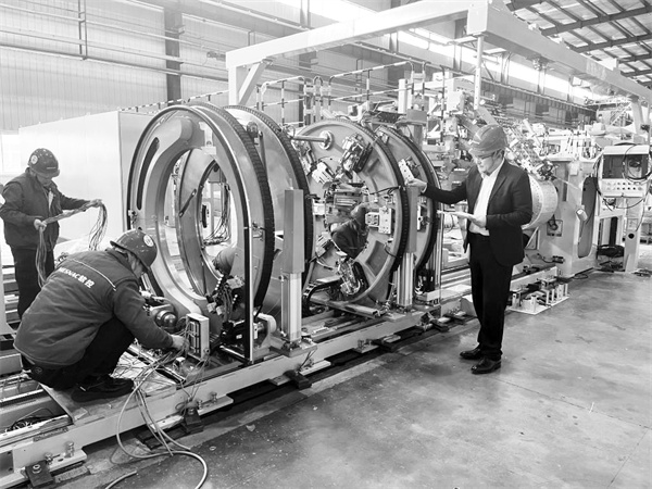 1708602650581276.jpg 6-2 图3“金刚钻”闯出“全球路”.jpg