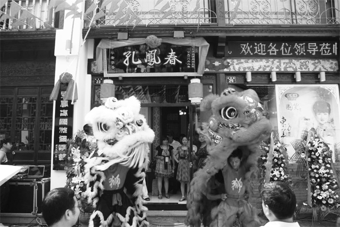 2-2 图2老牌国货频出圈.jpg