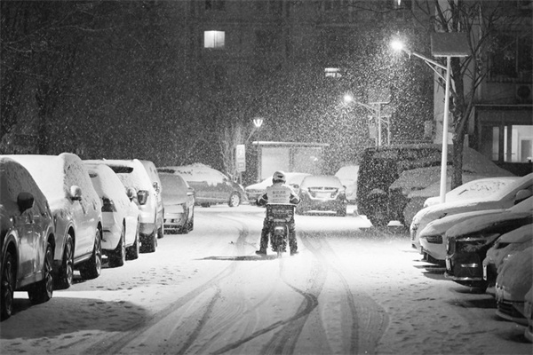 3-2 3，2月20日，一名外卖员.jpg