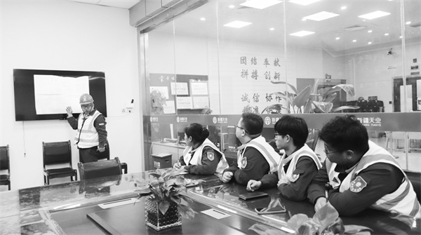 1709608620277045.jpg 2-7 8,让班组长有.jpg