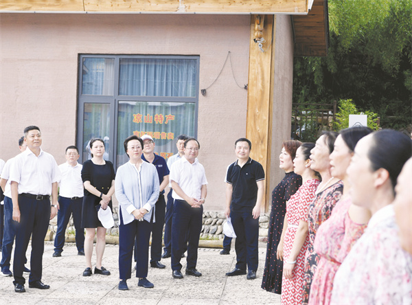 4-4 1 4，郑莉到大石板.jpg