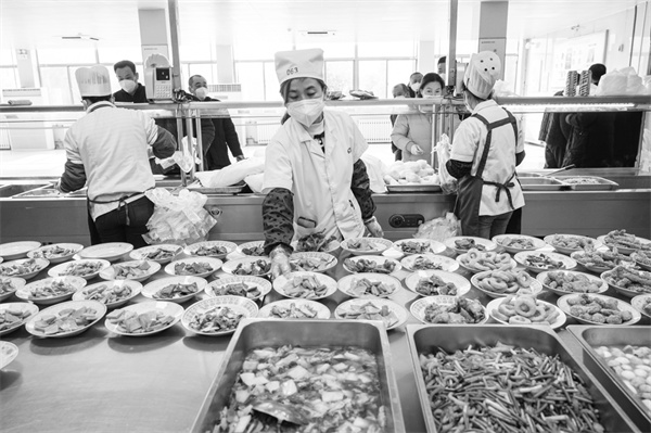 1709723199642347.jpg 2-3 3,职工食堂菜品多样.jpg