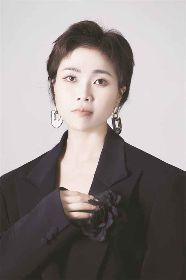 4-2 3 必发 图为杭城故事品牌创始人朱鸠燕.jpg