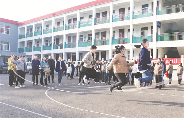 1710151919375063.jpg 8-1 4鹤煤三矿举办庆.jpg