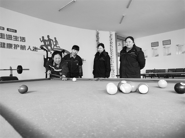 6-2 4“三八”妇女节共绽美丽.jpg