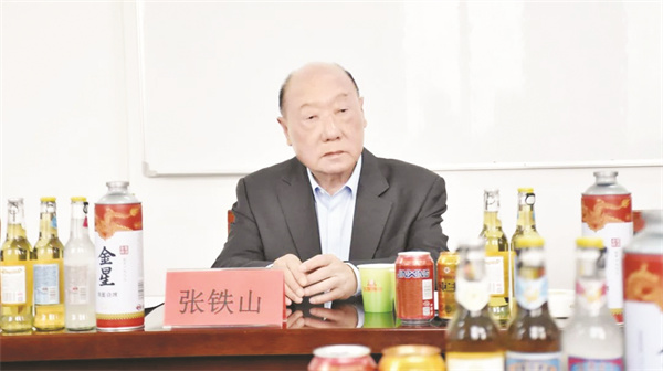 4-11 4 3 金星啤酒集团董事长张铁山.jpg