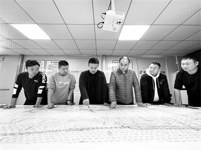 2-1 1 管理团队研讨技术方案.jpg