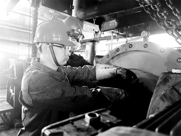 7-2 3图片新闻 设备“春检”保安全.jpg