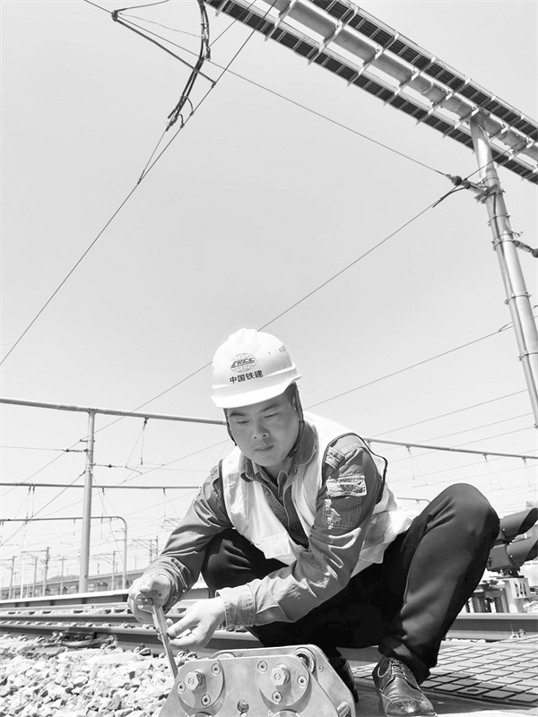 1713356129919346.jpg 2-2 4 4月9日, 杨浩对接触网.jpg