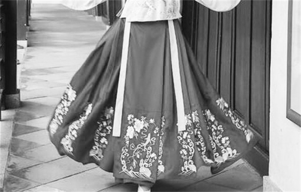 1713536248334477.jpg 2-3 马面裙.jpg