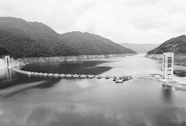 1713791136321581.jpg 2-2 2,三板溪水电站隔水幕墙 通讯员 摄.jpg