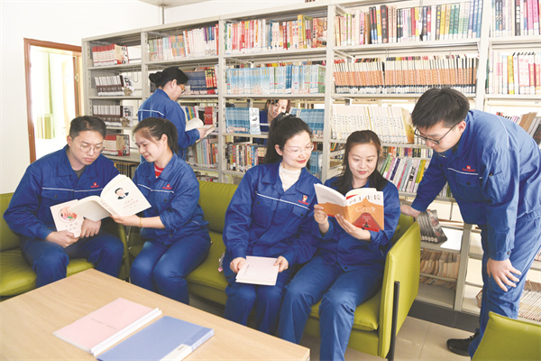 8-3 4（图片新闻）共沐书香.jpg