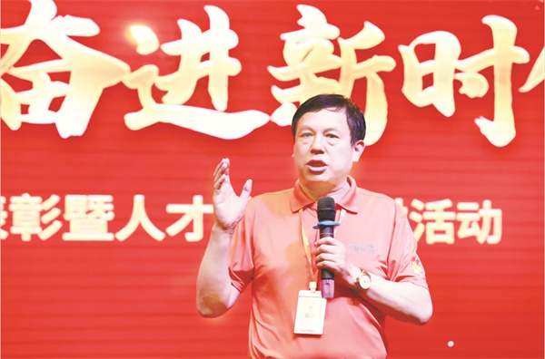 4-1 1 1 图1为：中钢网董事长姚红超.jpg