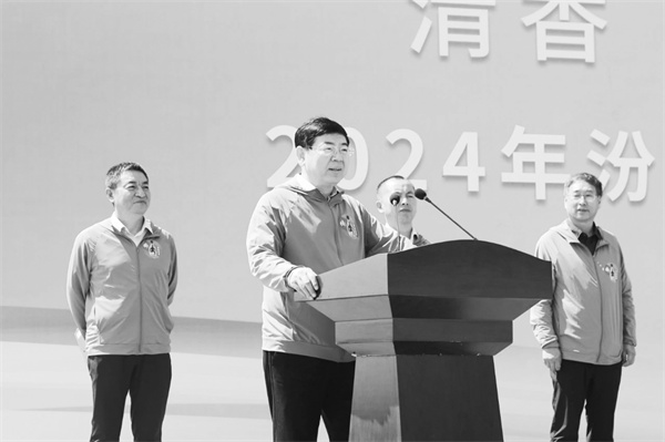 2-2 3 1 袁清茂宣布2024年汾酒高.jpg