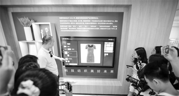 3-2 3 5月15日，工作人.jpg