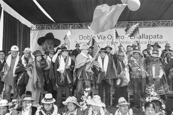 1716464274235288.jpg 2-2 2 图为总统宣布项目正式开工.jpg