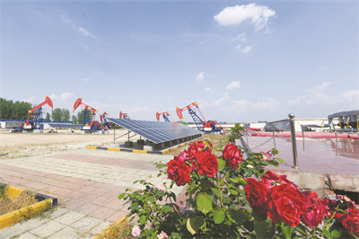 4-2 1 2 图为该厂利用太阳。.jpg