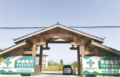 1-2 2 图为江西省供销集市.jpg