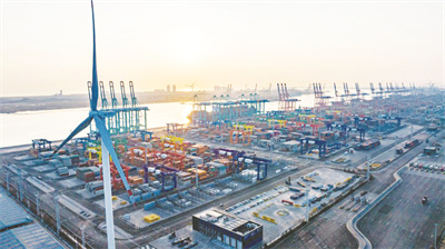 4-3 2 天津港“智慧零碳”码.jpg