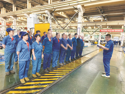 8-1 1、北重集团防务事业部502车间身管班1.jpg