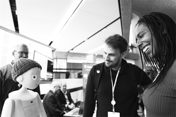 3-1 1，5月30日，在瑞士日内.jpg