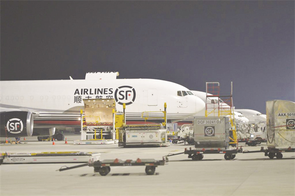 1-2 2,6月2日凌晨，货运航.jpg