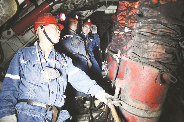 4-2 2 2唐家河煤矿党纪学.jpg