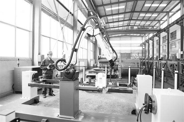 2-1 1柴里煤矿建设机器.jpg