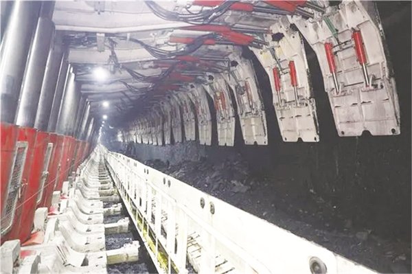 1-3 2 2 双欣矿业智能化工作面.jpg