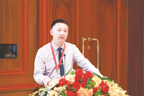 5-2 2 在华为云演讲.jpg